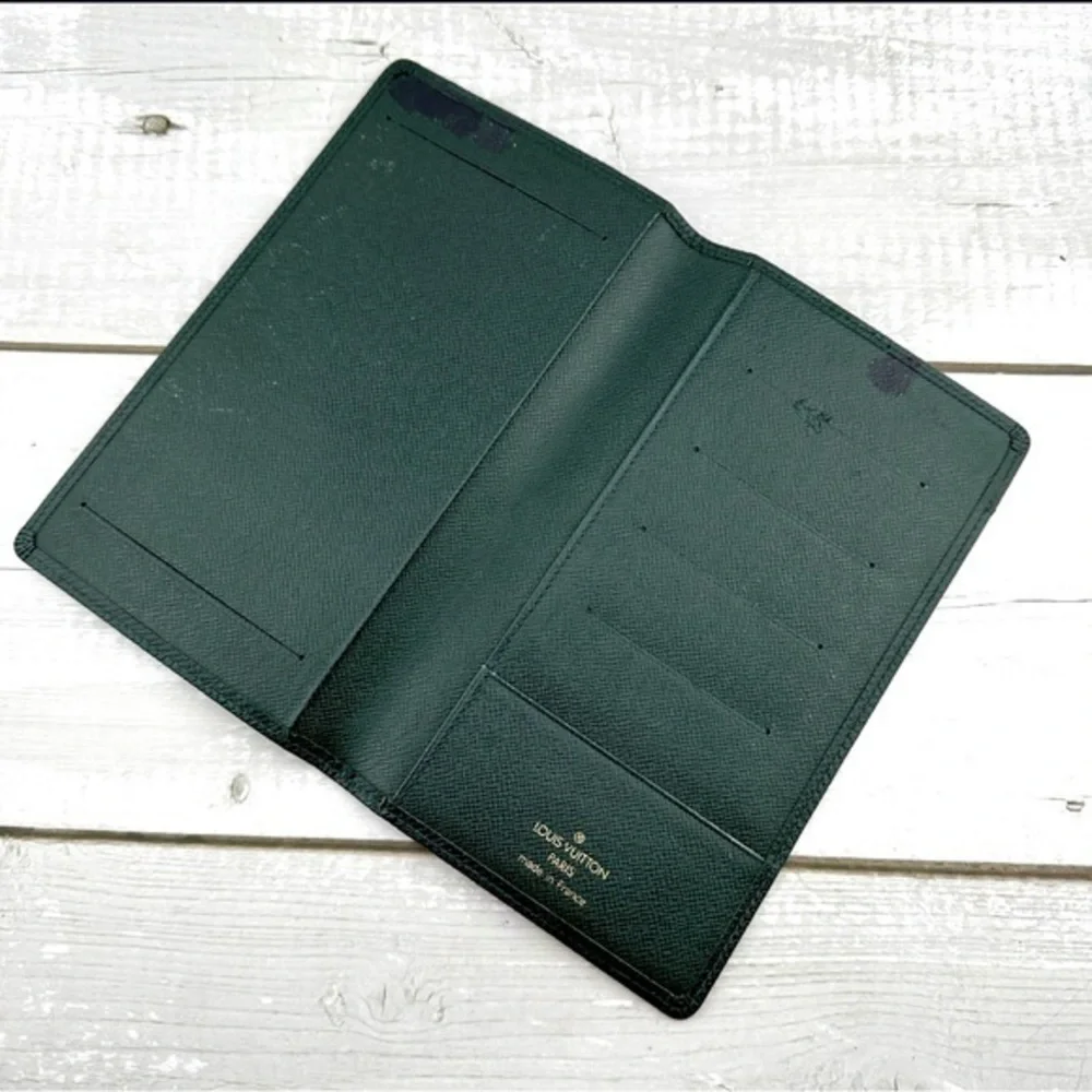 AUTHENTIC Louis Vuitton Taiga wallet. Previously owned. Green.